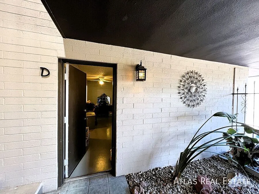 Coming Soon! Charming Ground-Floor Studio In North Mountain — Photo 4