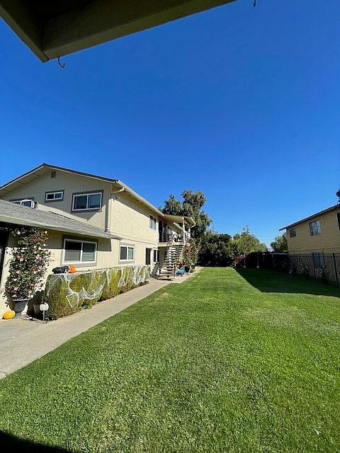 Your unit is located downstairs, in a 5-unit complex, all 2b/1b. Two units upstairs, three unit's downstairs, with laundry room and a great big lawn.