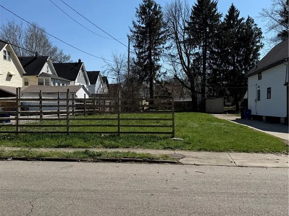 2208 Hurley Ave, Cleveland, OH 44109