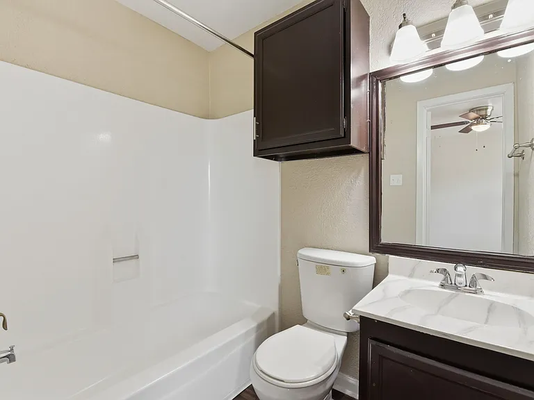 Henderson Grove Apartments — Photo 18