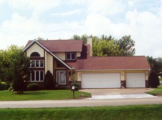 505 Grand Ct, Robins, IA 52328