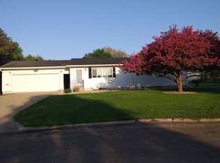110 Hillside Dr, Sumner, IA 50674