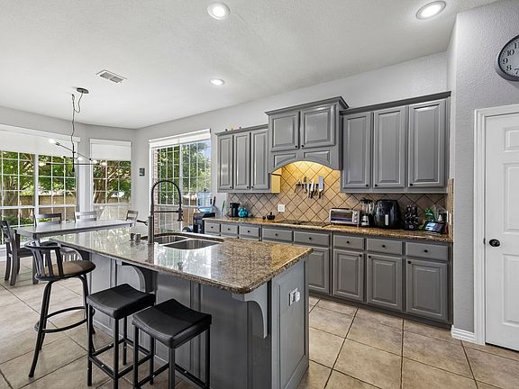 3rd image of 6211 Crestridge Ln