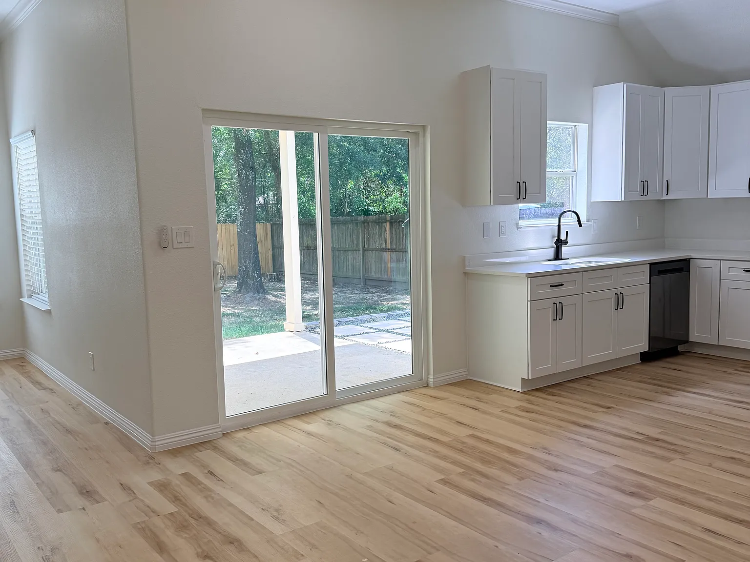 3 bed, 1347 sqft, $2,000 — Photo 2