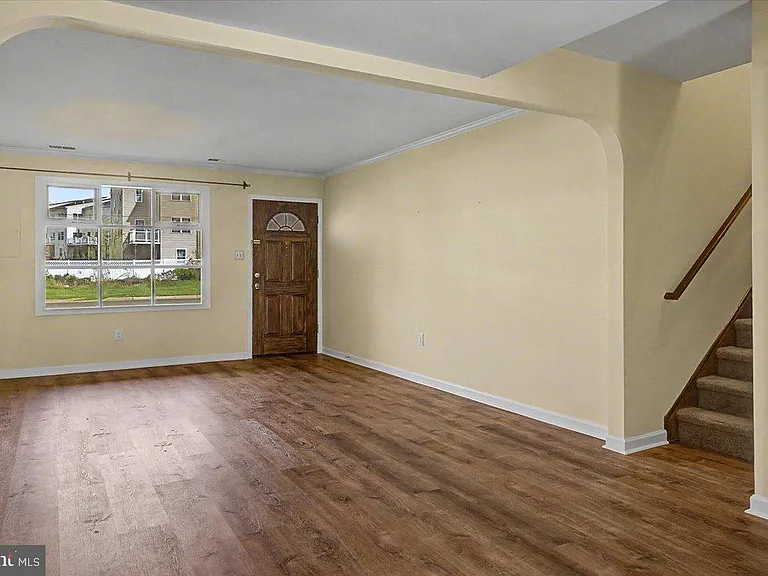2282 Suzann Dr — Photo 3
