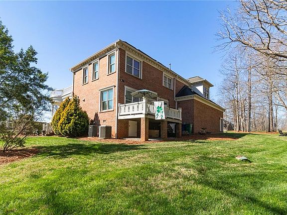 4th image of 441 Mashie Dr