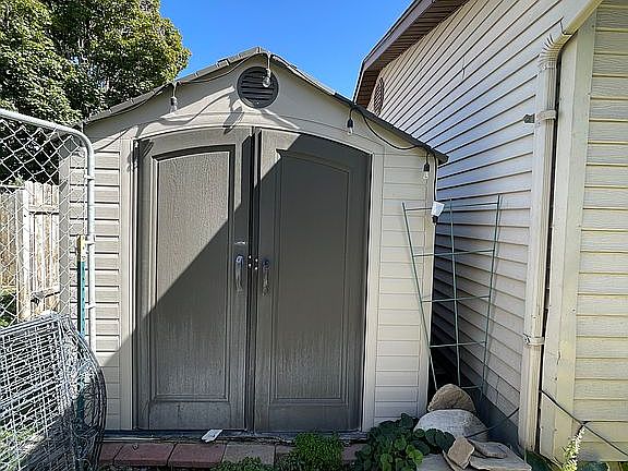 She shed side