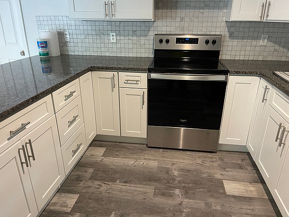 2nd image of 17 Eastbrook Ln #1
