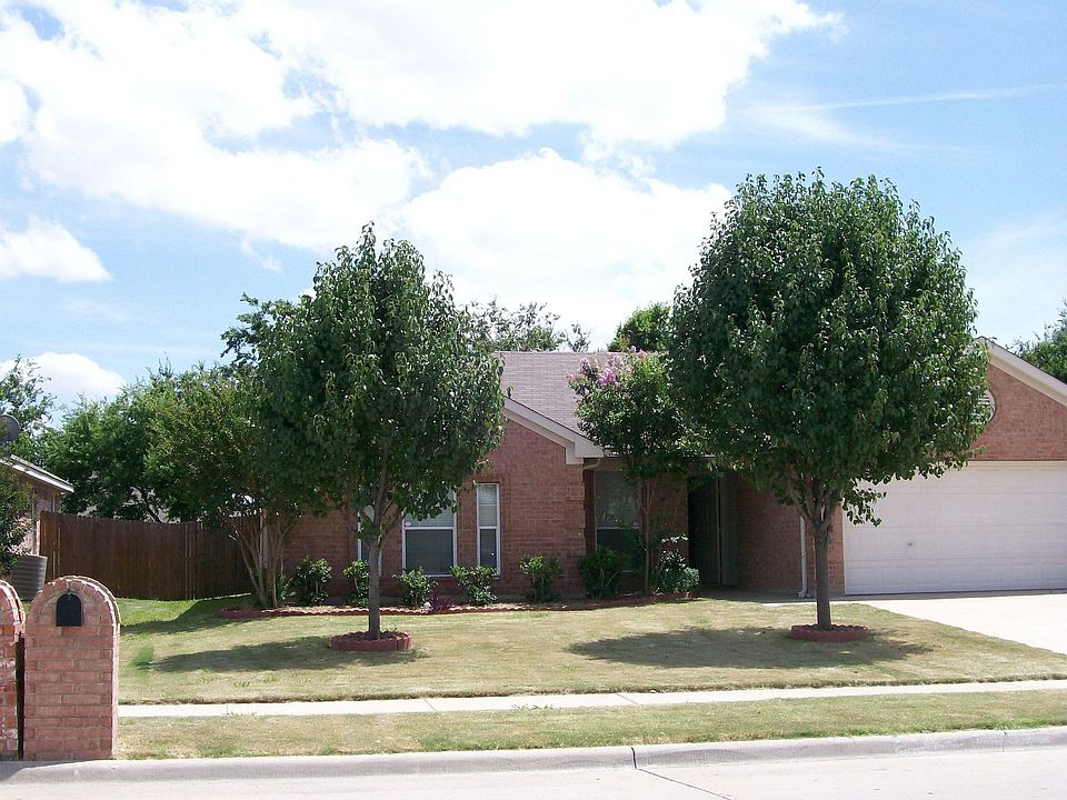 1st image of 445 Cambridge Dr