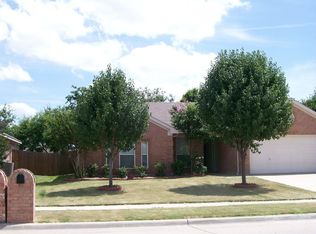 445 Cambridge Dr, Saginaw, TX 76179