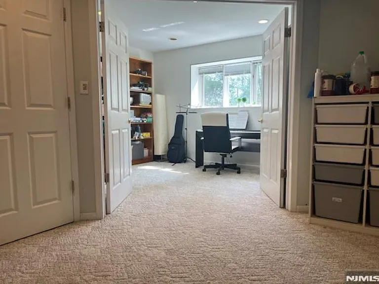 100 Lakeview Dr — Photo 12