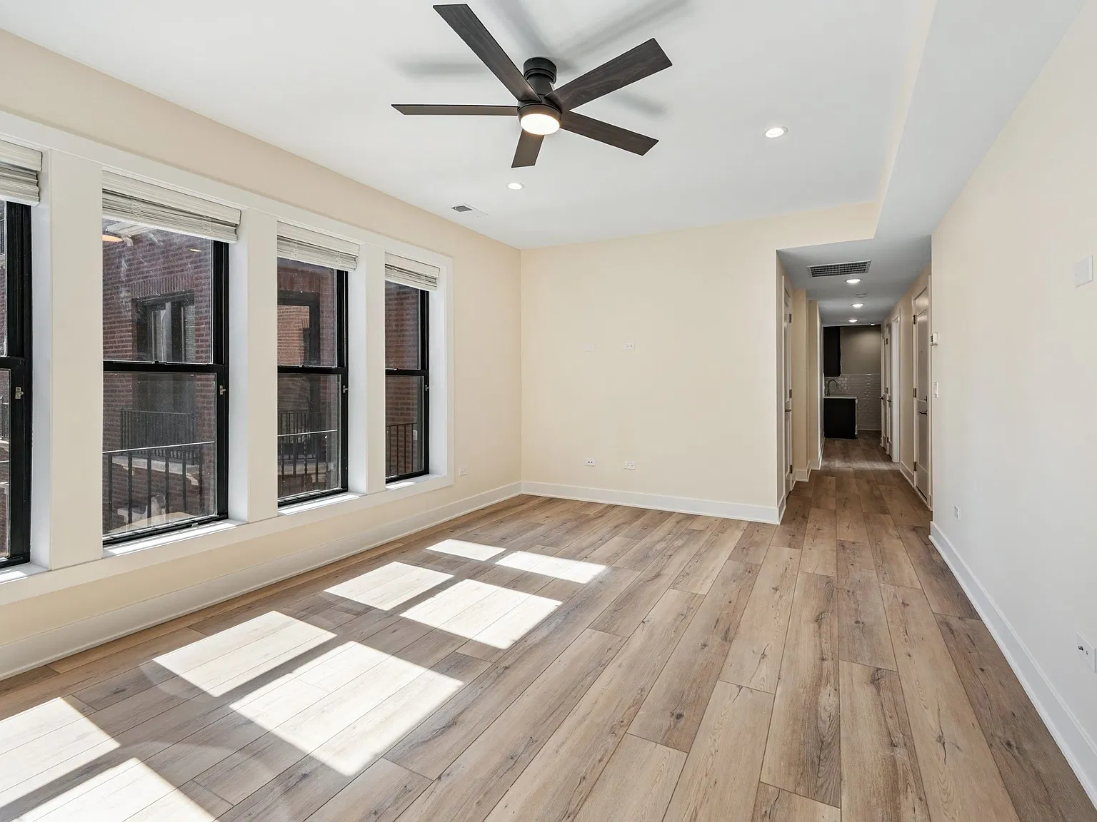 1248-1252 W Addison St - 1248 1C — Photo 2