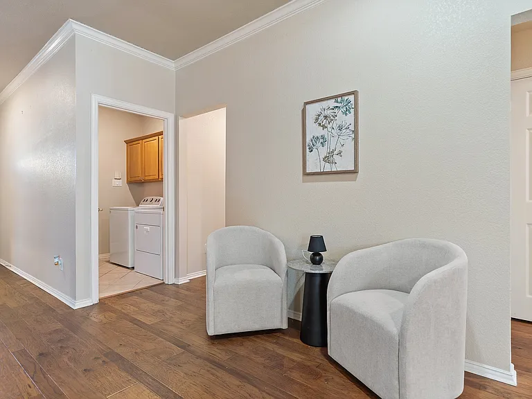 107 Loda Ct — Photo 33