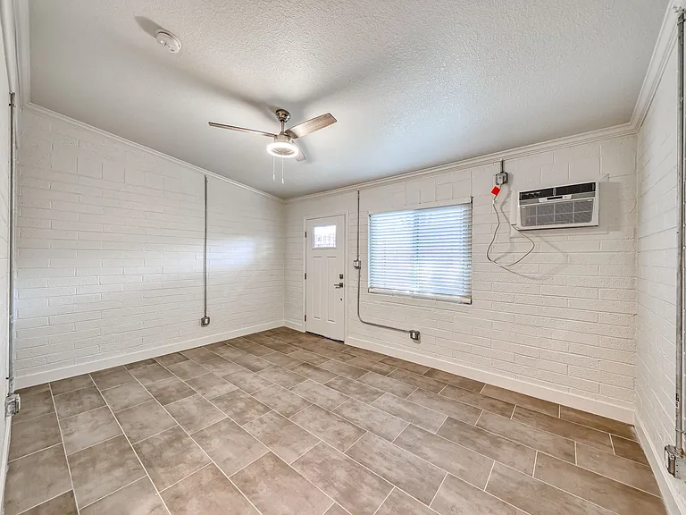 310 S Maryland Pkwy — Photo 2
