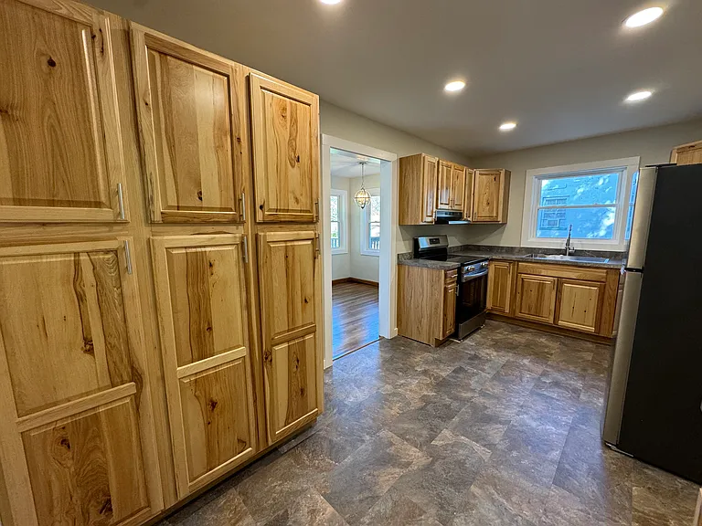 928 Meadow Dr — Photo 14