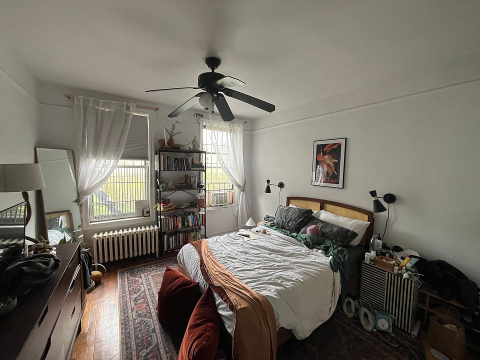 1st image of 125 Stanton St