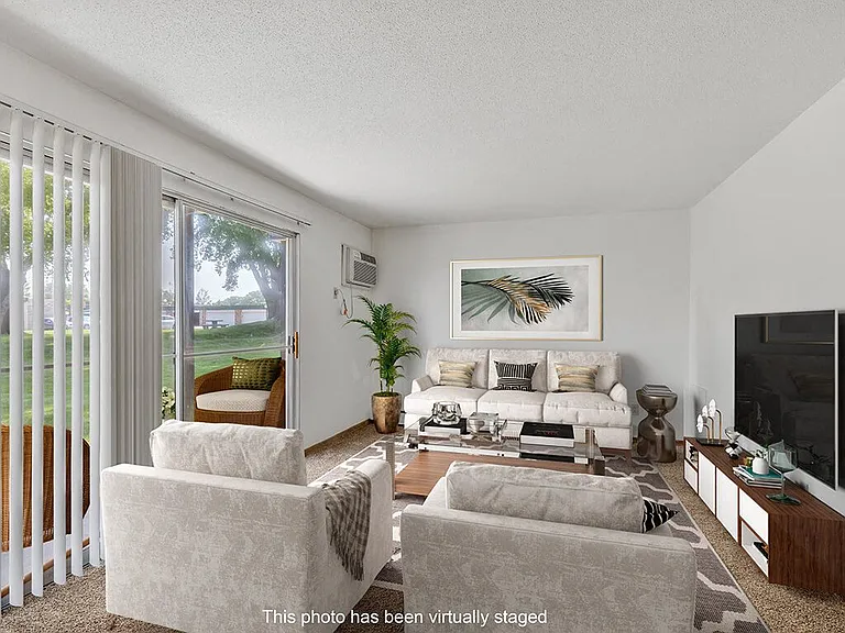 Heritage Manor Apartments — Photo 4