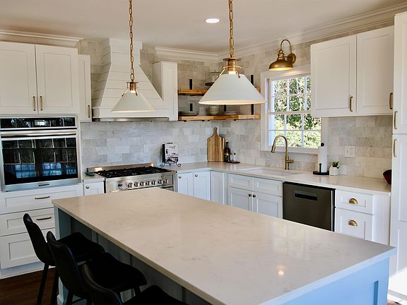 3rd image of 2806 Overton Rd