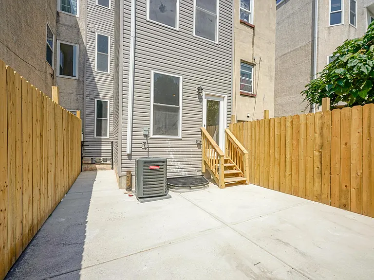 1925 N 18th St #1 — Photo 8