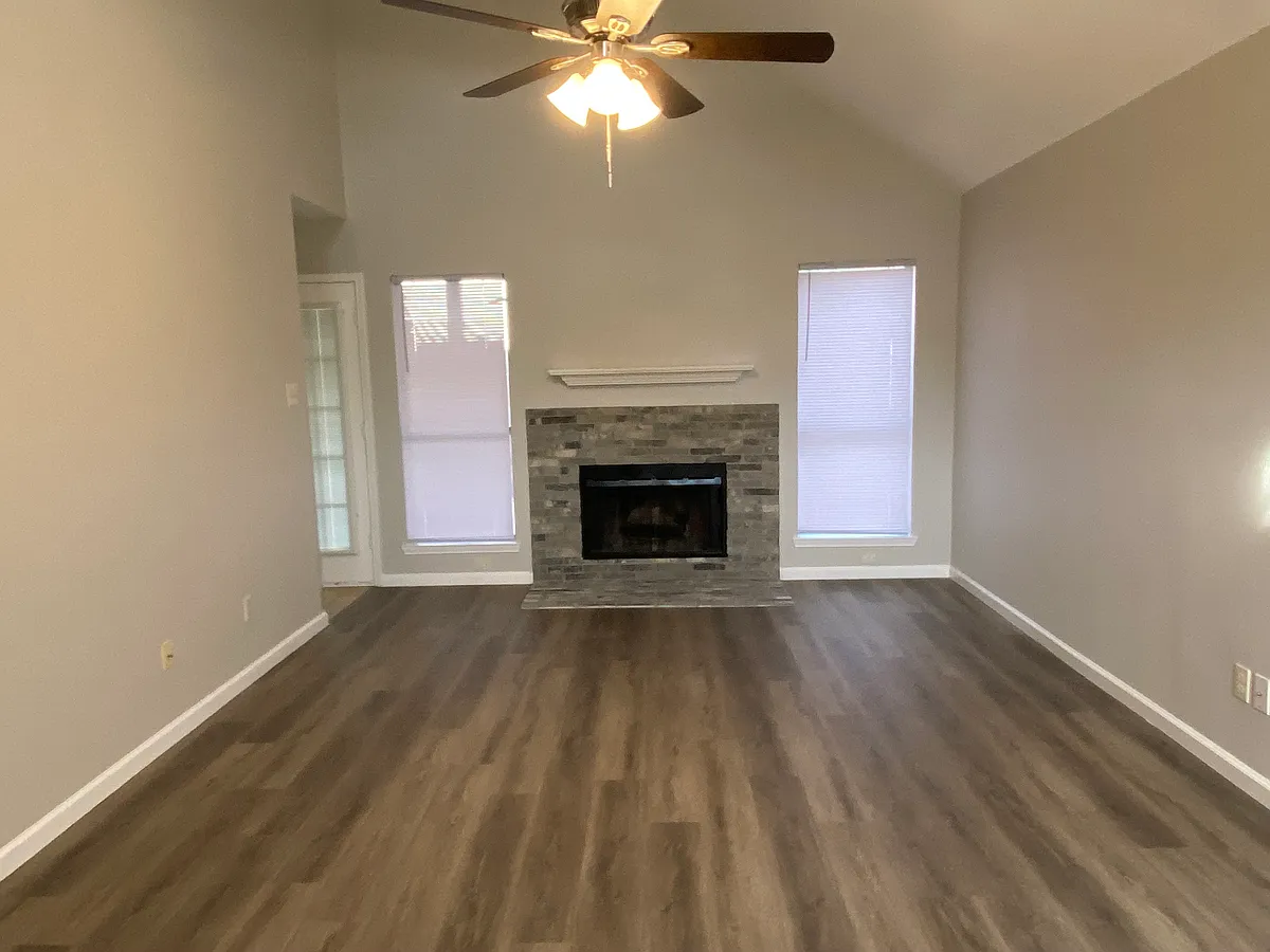 Building Photo - 1535 Collin Dr