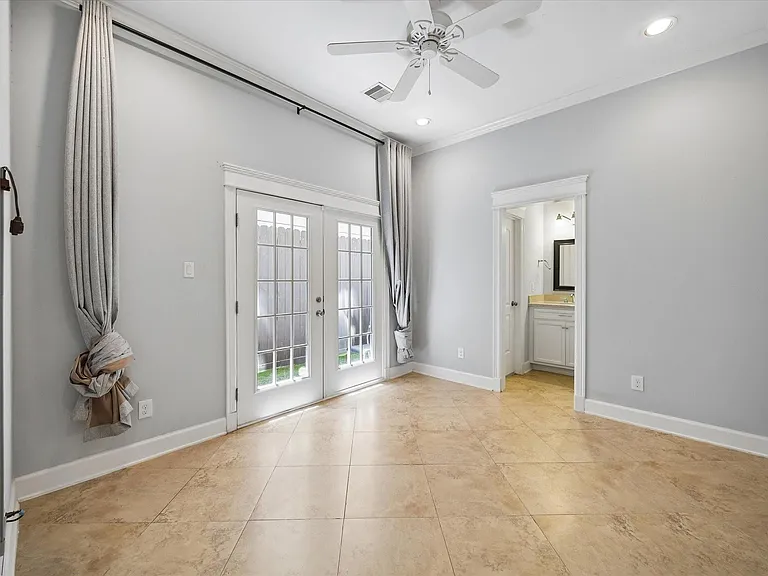 609 Rutland St #B — Photo 20