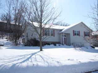 304 Forreston Dr, Cottage Grove, WI 53527
