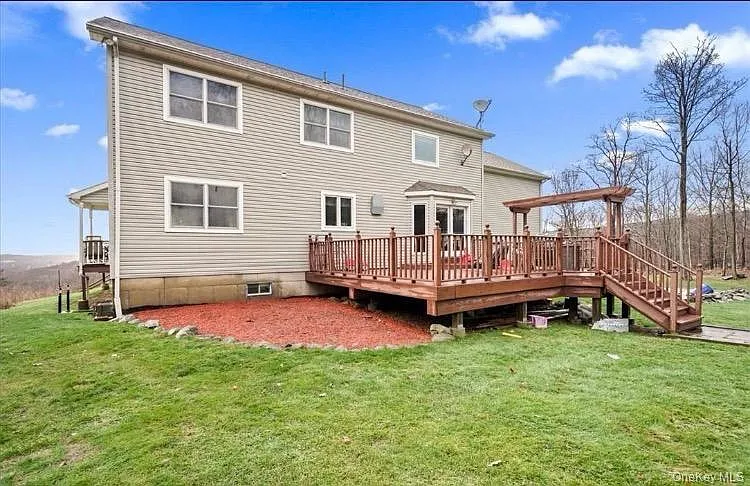 25 Round Hill Rd — Photo 5
