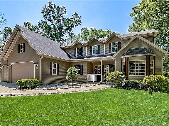 3rd image of N52W21913 Virginia Ln