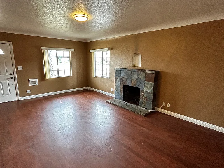 222 Alvarado St — Photo 2