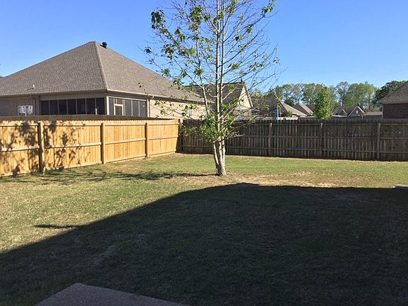 5th image of 719 Savannah Dr