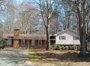 6800 Oak Leaf Dr, Fairburn, GA 30213