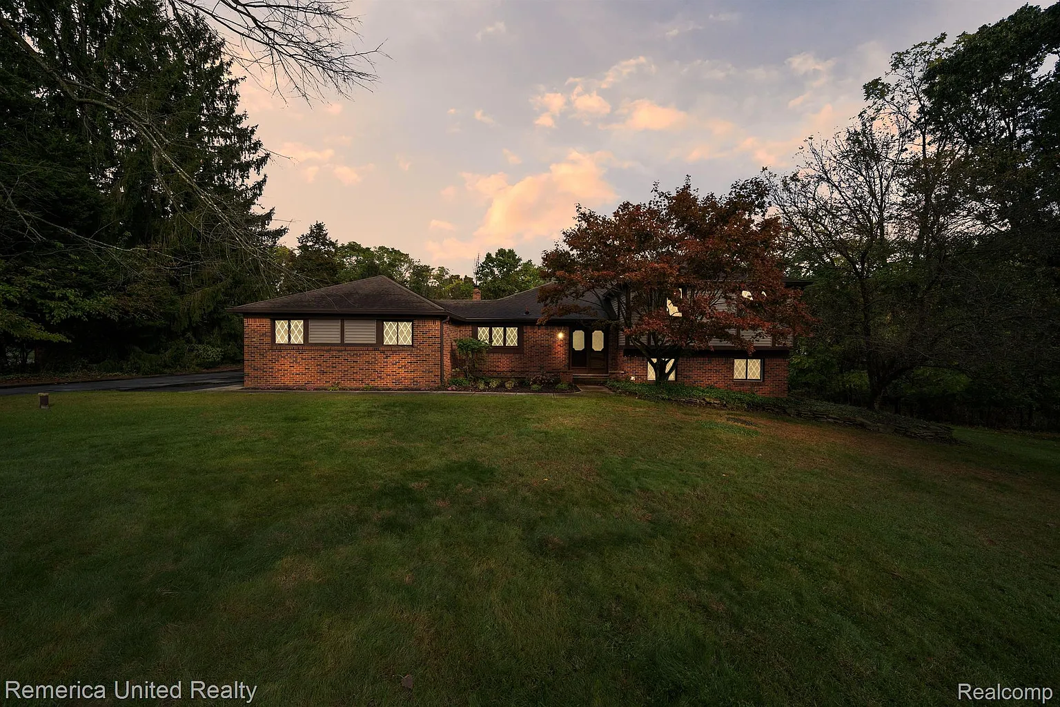 3349 McCluskey Dr photo 1