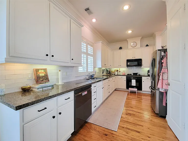 1421 Bremond St — Photo 11