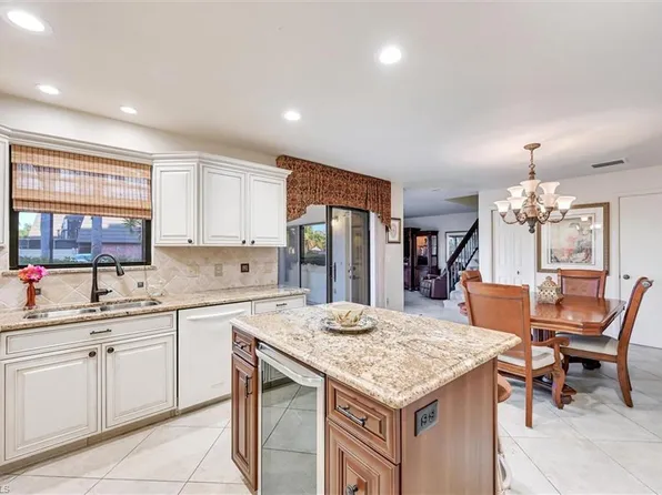 185 Lake Point LN #8B, NAPLES, FL 34112