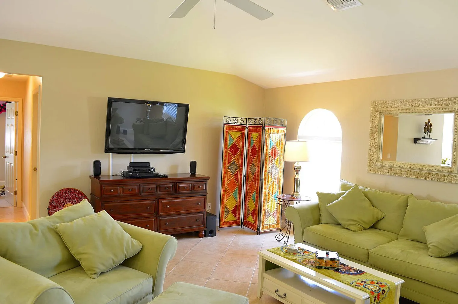 3 bed, 2.0 bath, 2098 sqft, $6,000 — Photo 4