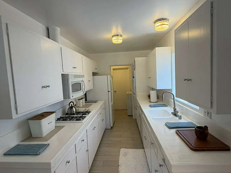 8572 Wonderland Ave — Photo 4
