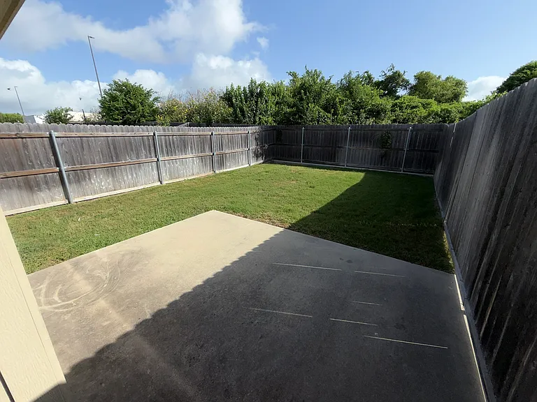 830 United Dr — Photo 5
