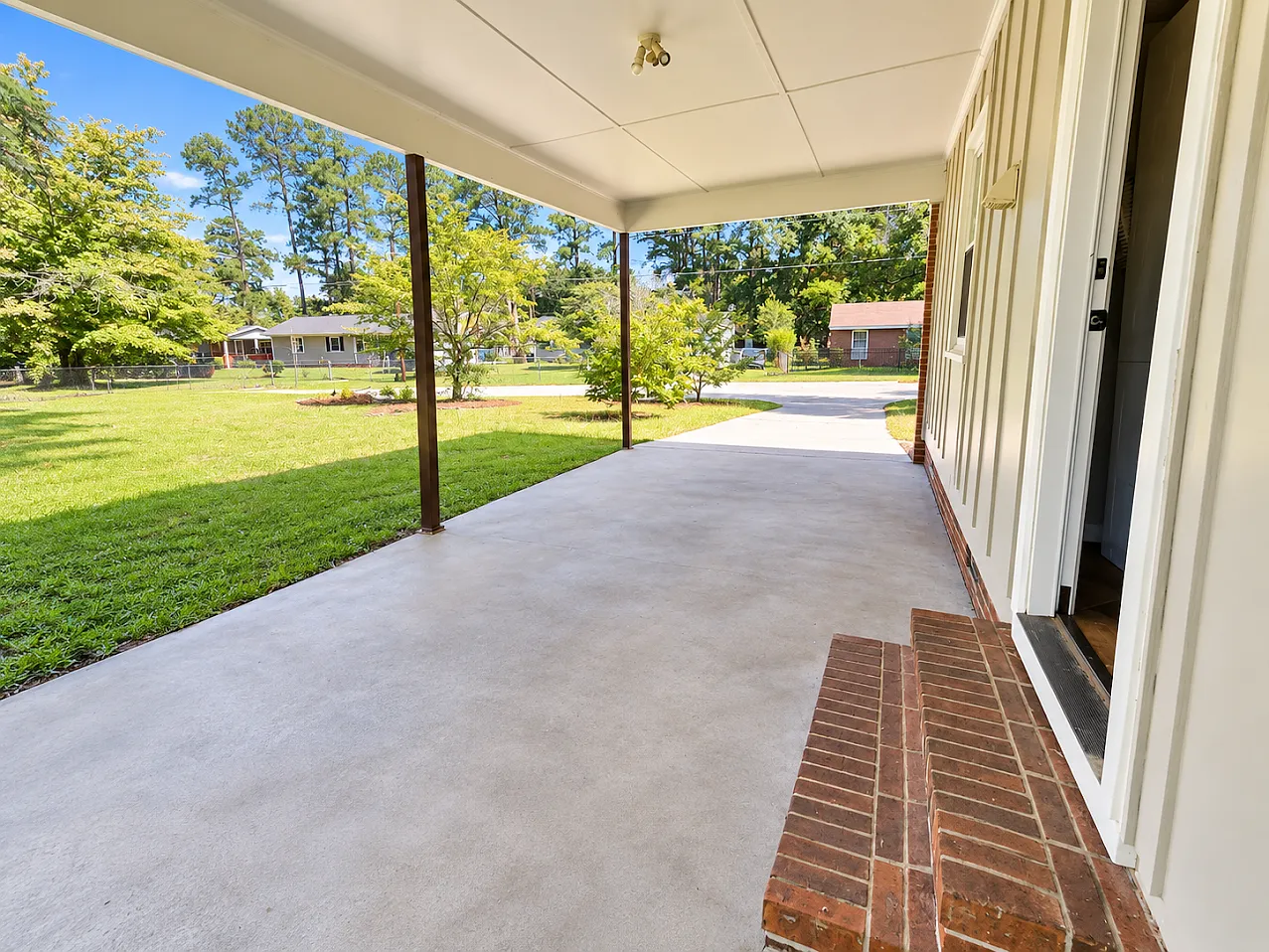 3 bed, 1.0 bath, 1050 sqft, $1,225 — Photo 4