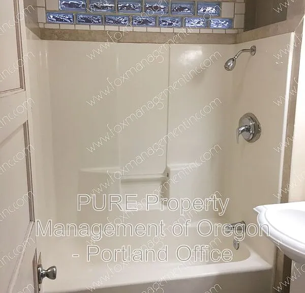 6320 NE Simpson St — Photo 12