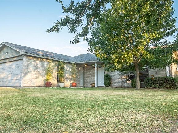 3rd image of 700 Shady Grove Dr