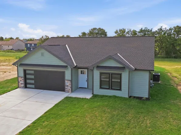 429 Rockers Dr, Baldwin City, KS 66006