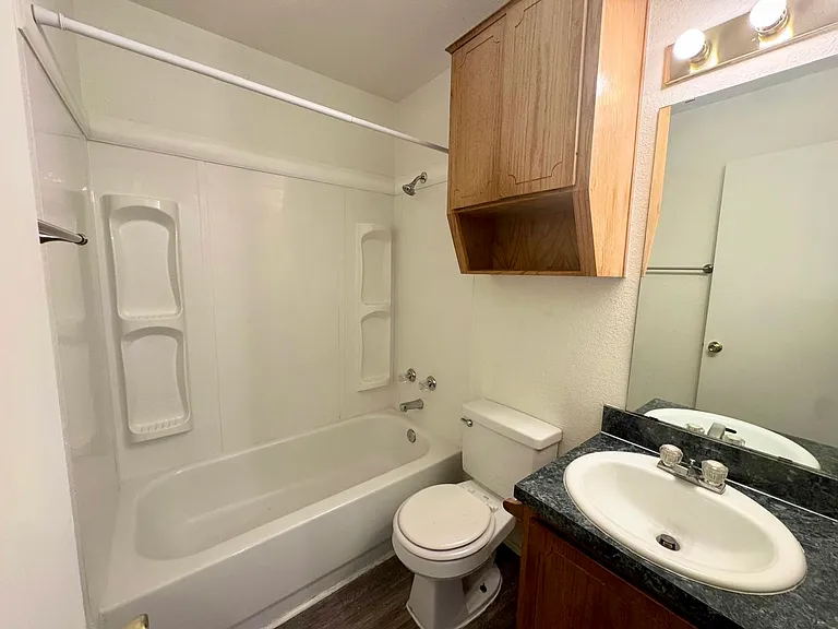 1112 Leslie Cir — Photo 11