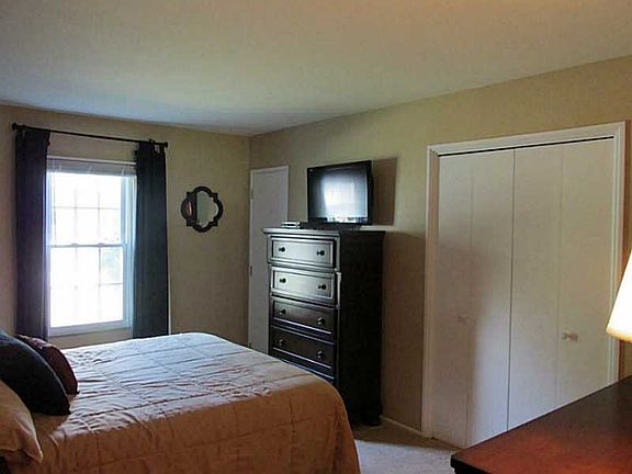 5th image of 1808 W Northfield Dr
