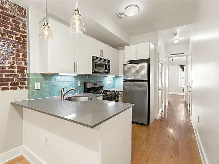 322 Grand St #3R — Photo 6