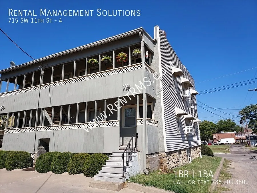 *Within Walking Distance Of Downtown Shopping & Restaurants* 715 Sw 11th St #4- 1 Bed/1 Bath — Photo 2