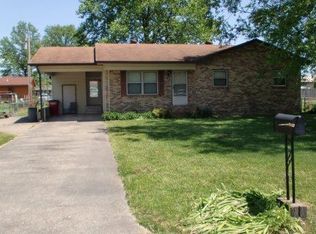 210 Marie Dr, Sikeston, MO 63801