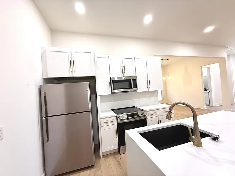 921 S Franklin Dr — Photo 2