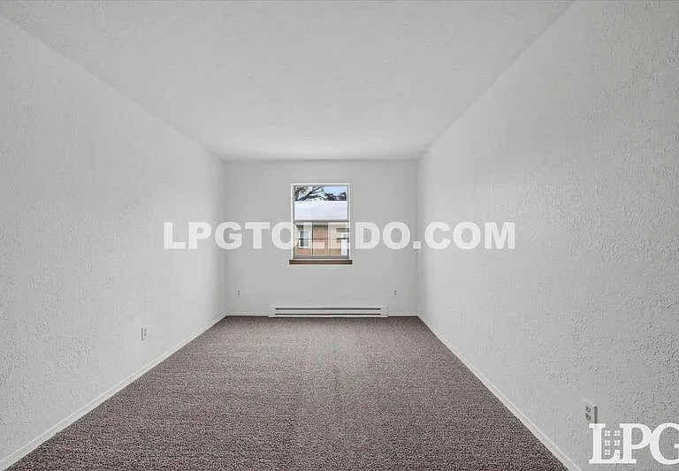 1220 Bedford Woods Dr #10 — Photo 16
