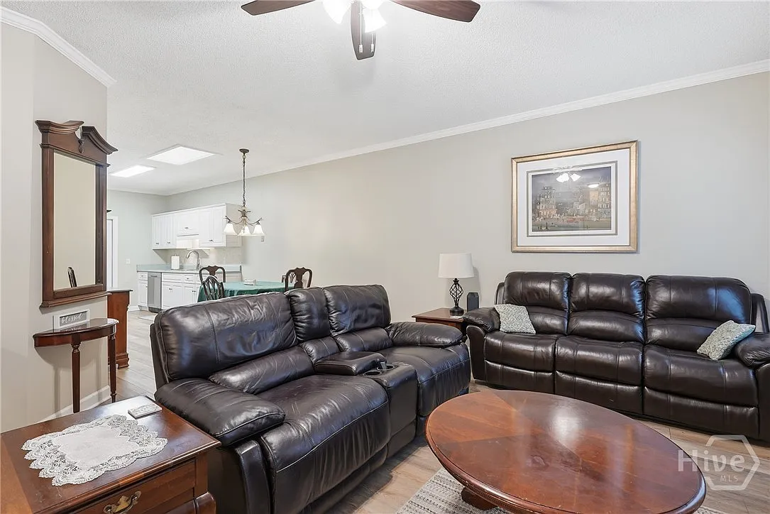 2 bed, 2.0 bath, 1160 sqft, $2,400 — Photo 3
