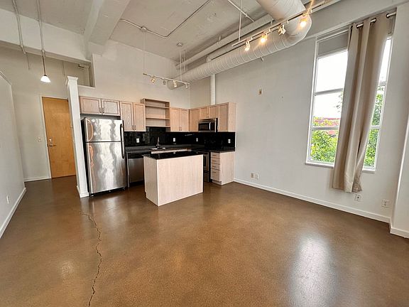 2nd image of 404 King St W #219